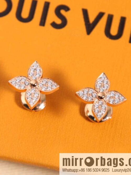 IMG_5559-800x800ljgffj2vwom144843_20250705045058.jpg Louis Vuitton Blossom Collection, Four Leaf Clover Earrings