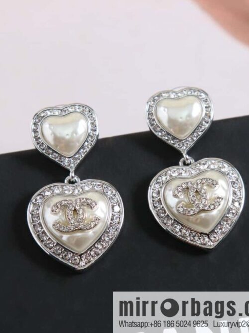 IMG_5606-800x800rv1w2aorvcq144792_20250705044936.jpg New ☑️ Chanel c2 double c double peach heart love stud earrings