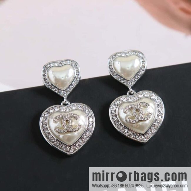 New ☑️ Chanel c2 double c double peach heart love stud earrings