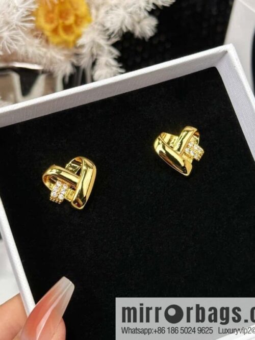 IMG_5616-800x800ahwfshy24lf120448_20250702150805.jpg ☀️New ☑️ Celine heart love stud earrings ☀️