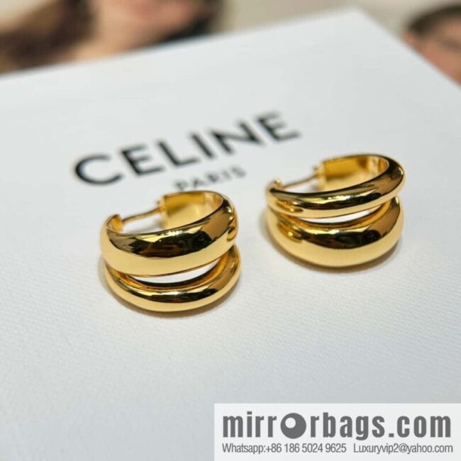 ☀️New ☑️ Celine simple style gold stud earrings ☀️