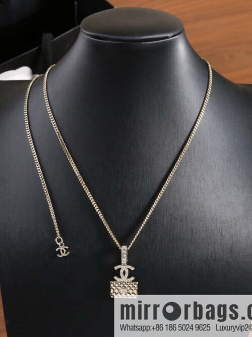 IMG_5631-800x800j3ewcuwbglb144759_20250705044837.jpg New ☑️ Chanel double c bag necklace