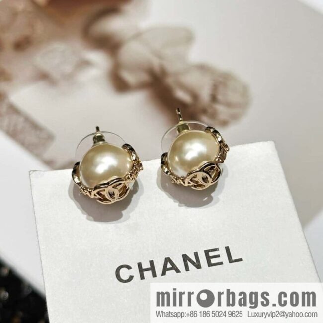 ☀️New ☑️ Chanel double C pearl stud earrings ☀️