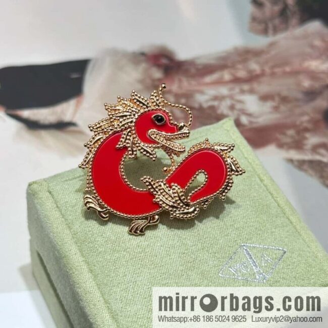 ☀️Van Cleef & Arpels lucky animals brooch ☀️