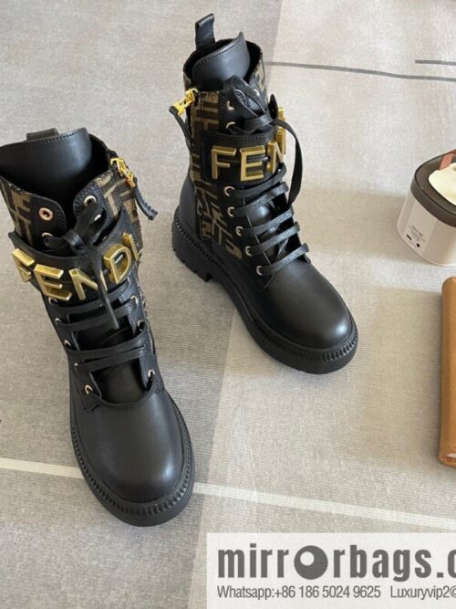 🐰🐰FENDI Fendi 2023 Fendi Graphy series autumn and winter catwalk Martin boots Xiaohongshu recommends autumn and winter Martin boots