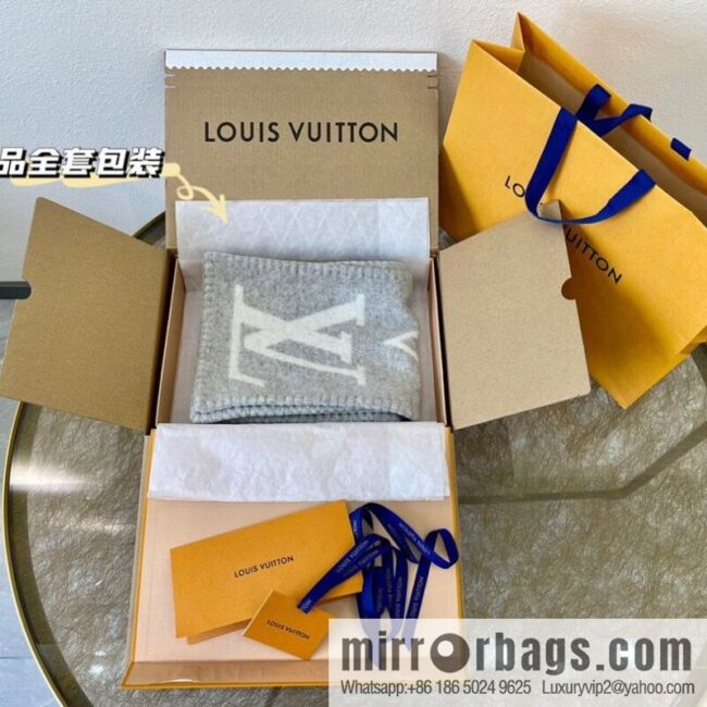 LV Louis Vuitton off-white 100% cashmere scarf M77389