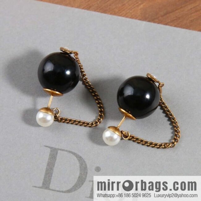 New ☑️ DIOR black pearl stud earrings