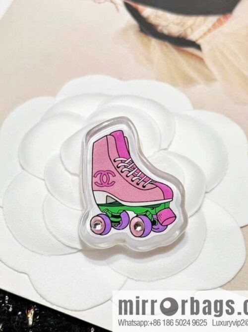 IMG_6269-800x800rpe2psqdd1g119796_20250702144935.jpg ☀️New ☑️ Chanel skate brooch ☀️