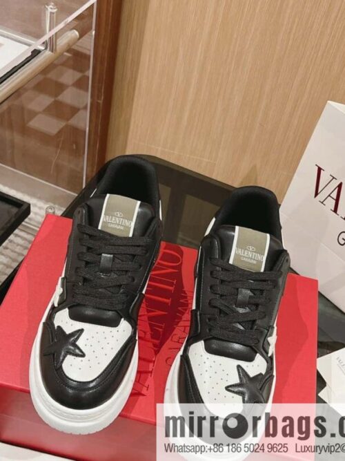 IMG_6291-800x8002ptagspfpha143099_20250705035809.jpg 🐰🐰Valentino 2023 early autumn new star shoes Wang Hedi Ren Jialun star the same style