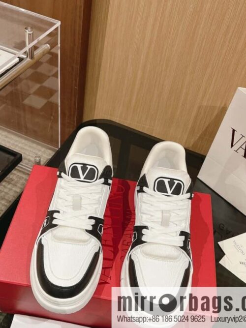 IMG_6301-800x8005uidzm1zmfv143087_20250705035745.jpg 🐰🐰2023 The latest catwalk model Valentino Warren \"Couple limited series casual sports couple model, board shoes