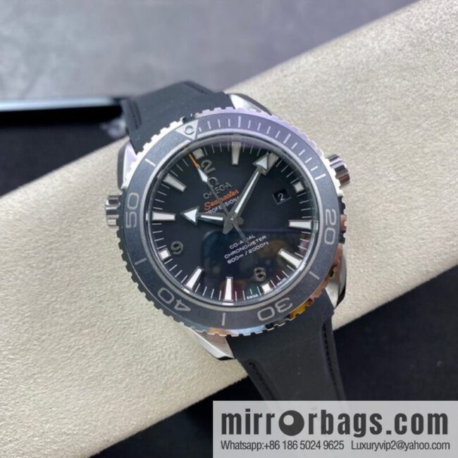 Omega, Ocean Universe 600 meters, Seamaster 600 meters series is equipped with a stable 8500 movement automatic mechanical men\'s watch
