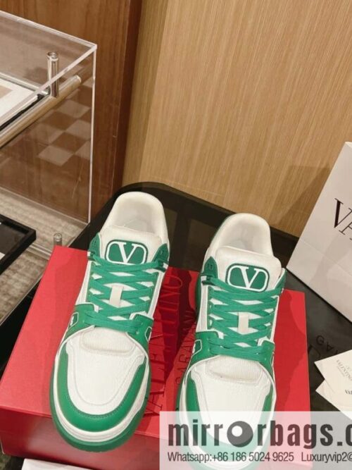 IMG_6310-800x8001o1ocdr5e3k143075_20250705035723.jpg 🐰🐰2023 The latest catwalk model Valentino Warren \"Couple limited series casual sports couple model, board shoes