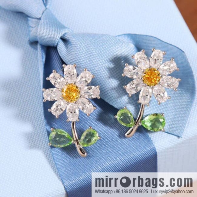 HEFANG little daisy flower stud earrings