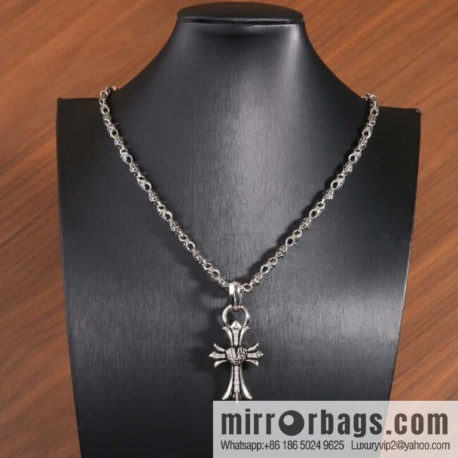 ☀New Croxin Cross Necklace ☀️ Size 60cm Pendant 4cm ☀