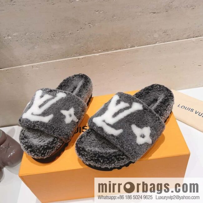 🐰🐰(Top version) Louis vuitton 2023 new wool slippers fine soft wool, grade 1 quality 🔝 pure fur