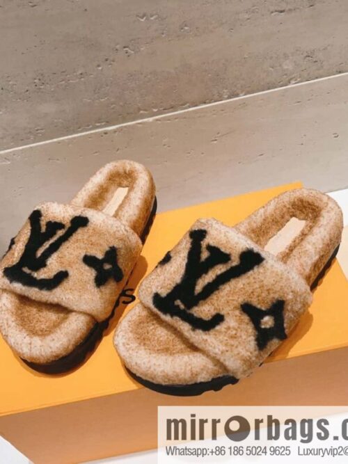 🐰🐰(Top version) Louis vuitton 2023 new wool slippers fine soft wool, grade 1 quality 🔝 pure fur