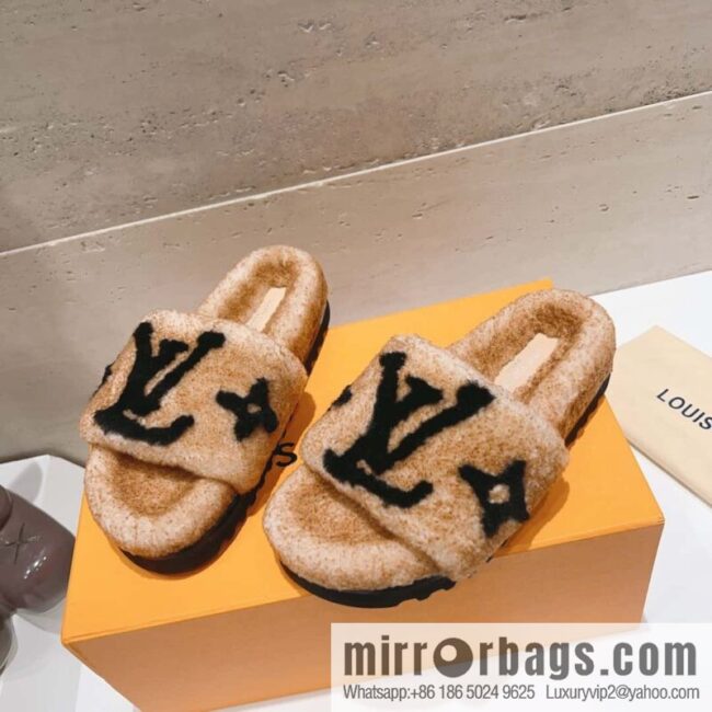 🐰🐰(Top version) Louis vuitton 2023 new wool slippers fine soft wool, grade 1 quality 🔝 pure fur