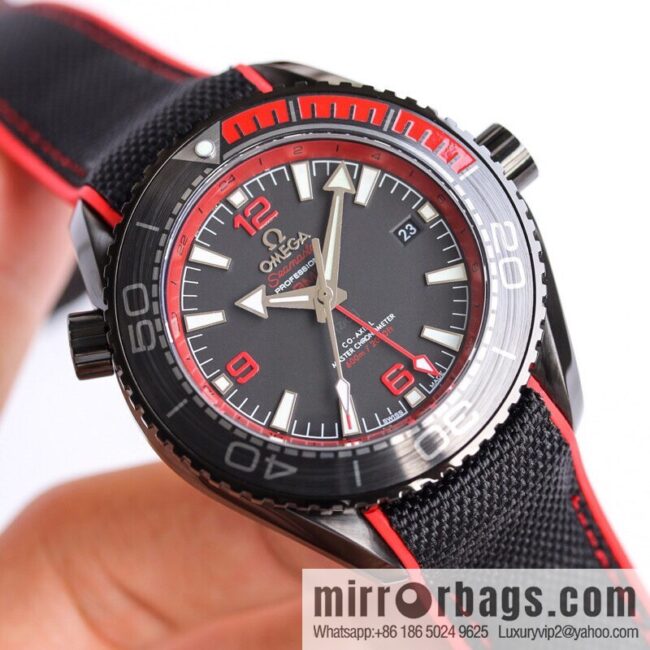 Omega All Black Ocean Universe 600 meters \"Black of the Deep Sea\" - New Zealand Emirates Captain 1: equipped with a self-produced 8906 movement