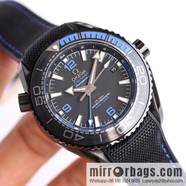 Omega All Black Ocean Universe 600 meters \"Black of the Deep Sea\" - New Zealand Emirates Captain 1: equipped with a self-produced 8906 movement