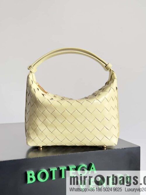 IMG_6524-800x800danauvijpvl37013_20250716042929.jpg BvWallace Shoulder Bento Bag, Model 754443 intrecciato woven bag, ice cream color