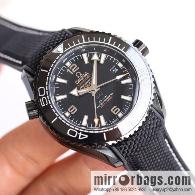 Omega All Black Ocean Universe 600 meters \"Black of the Deep Sea\" - New Zealand Emirates Captain 1: equipped with a self-produced 8906 movement