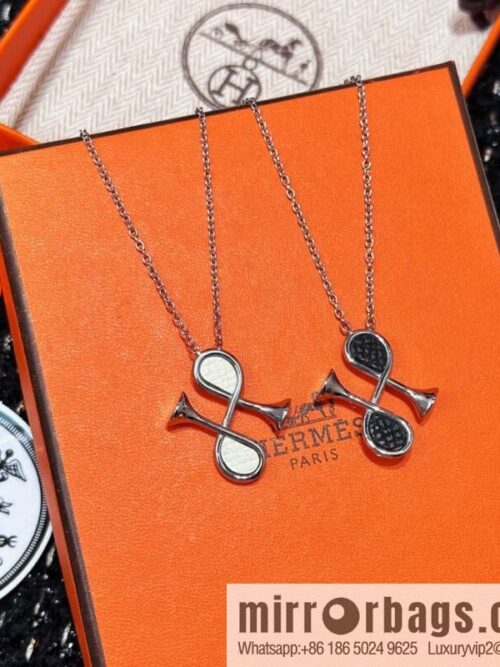 ❗New ❗ ☀ HERMES Cor H small horn necklace ☀