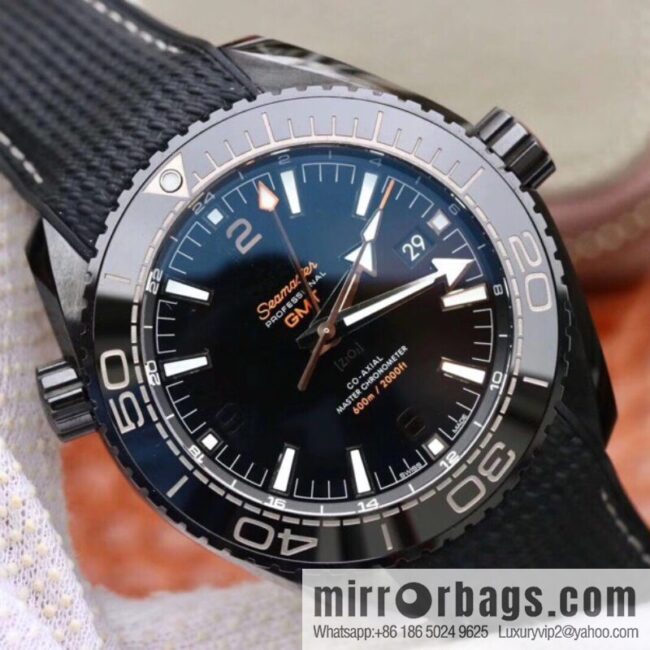 IMG_6607-800x800pzxlnttkf0r95868_20250702023359.jpg All-black ceramic Ocean Universe 600 meters \"Deep Sea Black\" integrated 8906 movement, integrated natural rubber belt