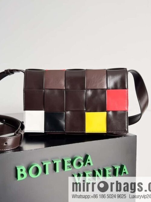 IMG_6637-800x800mgmvvnu211f36554_20250716042525.jpg Bottega Veneta\'s new Cassette collection Men\'s fashion number: 667298