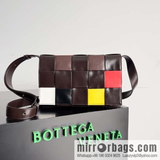 Bottega Veneta\'s new Cassette collection Men\'s fashion number: 667298