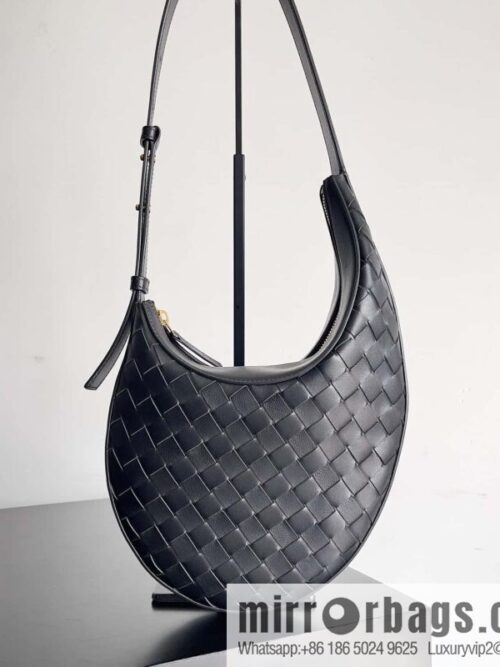 IMG_6672-800x800u04ja14x2aj36501_20250716042456.jpg B new BV new Drop shoulder backpack model number: 755074