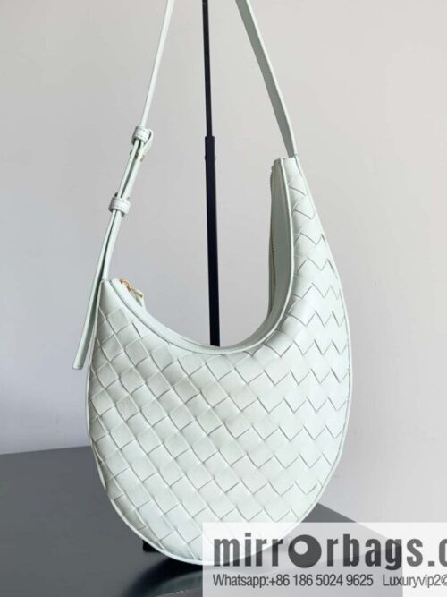 IMG_6681-800x8000yk4xxjlhfo36474_20250716042439.jpg B new BV new Drop shoulder backpack model number: 755074