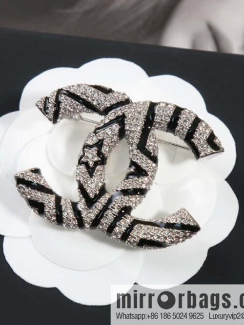 IMG_6721-800x800bmtzr4s35lv136036_20250704222454.jpg ☀️New ☑️ Chanel Double C Pentagram ⭐ Stars Full Diamond Brooch ☀️