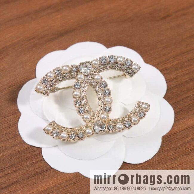 ☀️New ☑️ Chanel double c love peach heart full diamond brooch ☀️