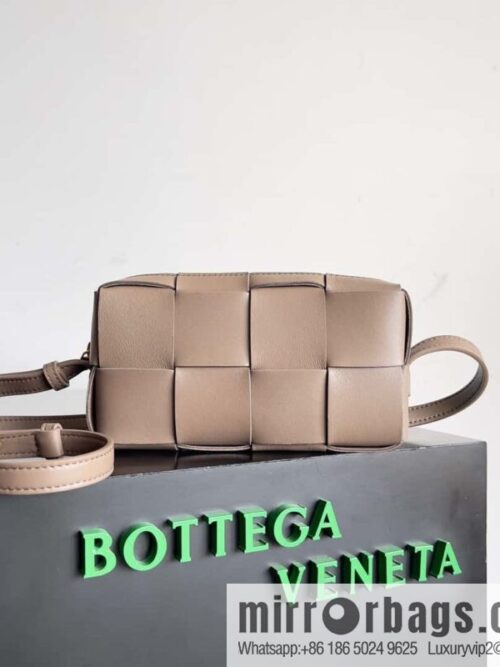 IMG_6831-800x800ednpcd0i0mk54042_20250718233614.jpg Bv early autumn new Cassette mobile phone bag, messenger bag, model; 755031 khaki