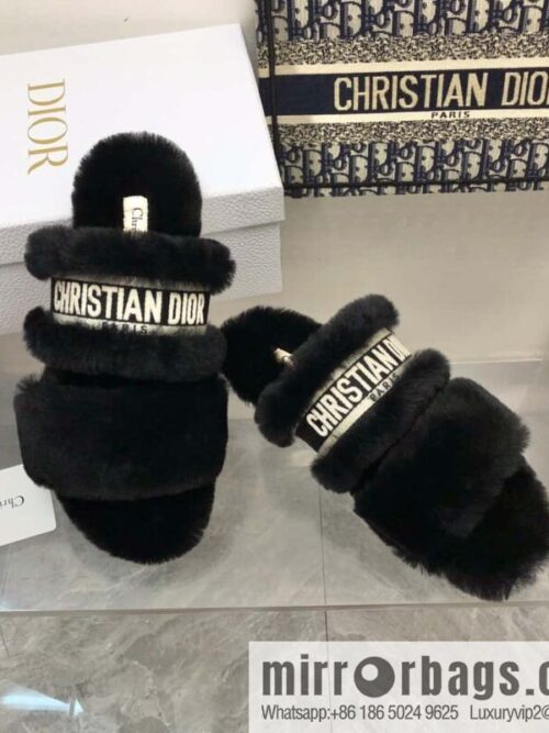 IMG_6920-800x800yrjnv0mvs3y142651_20250705033921.jpg 🐰🐰2023-Dior/Dior, white embroidered striped logo velvet one-word flat slippers autumn and winter new wool slippers
