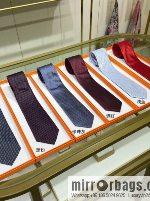 Hermes 100% Top Twill Silk Small H Letter Tie