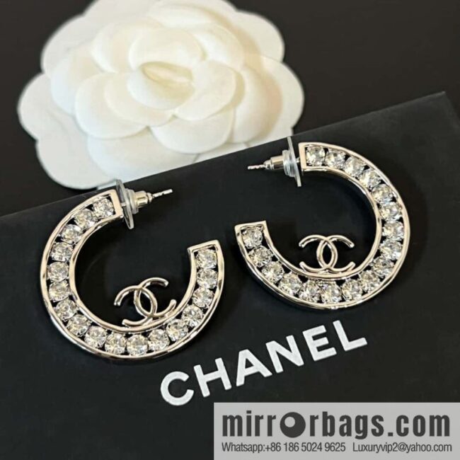 ☀️New ☑️ Chanel semi-round double c full diamond stud earrings ☀️