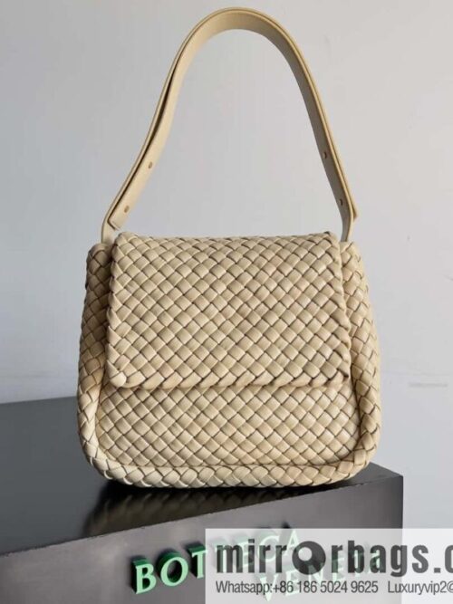 IMG_7481-800x800fqtz45lcpk052636_20250718231614.jpg BV new in autumn and winter, the same as Faye Wong, classic small weaving pure hand-woven COBBLE shoulder backpack model number: 709418 oat color
