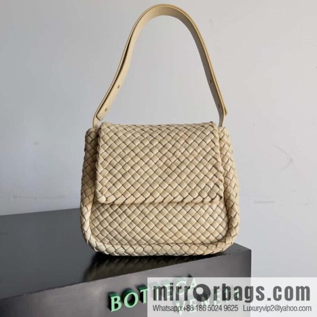 BV new in autumn and winter, the same as Faye Wong, classic small weaving pure hand-woven COBBLE shoulder backpack model number: 709418 oat color