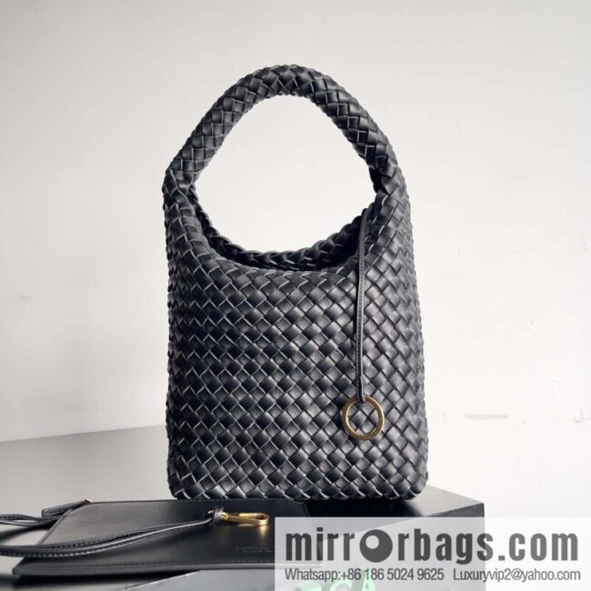 BV Cabat Bucket bucket bag model number: 753172 black