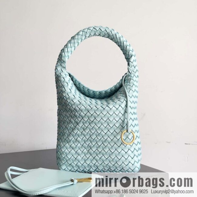IMG_7530-800x800gr5o4ancarw52577_20250718231534.jpg BV Cabat Bucket bucket bag model number: 753172 teal blue