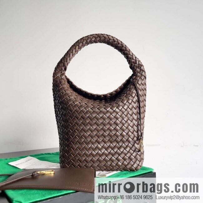 BV Cabat Bucket bucket bag model number: 753172 chocolate color