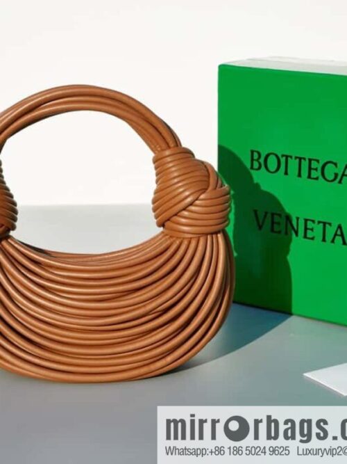 Bottega Veneta, model 680934 autumn and winter new Jodie ramen clutch bag number: 80803 #caramel color
