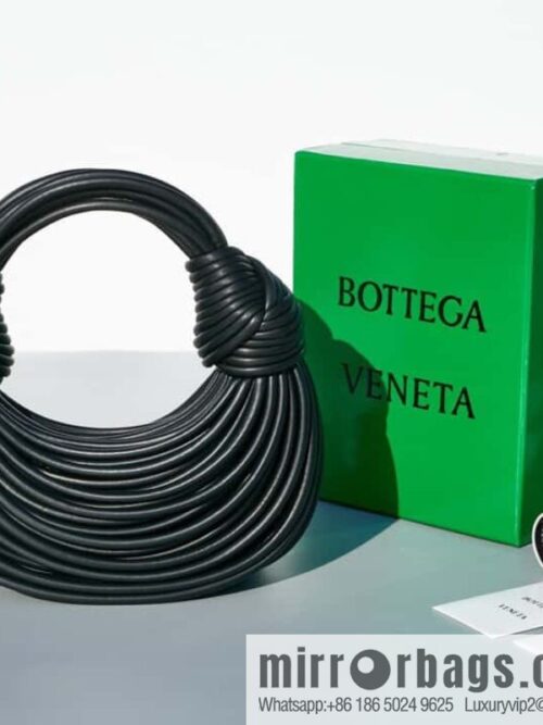 Bottega Veneta, model 680934 autumn and winter new Jodie ramen clutch bag number: 80803 #black