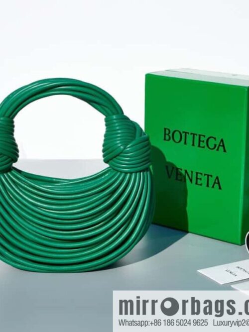 Bottega Veneta, model 680934 autumn and winter new Jodie ramen clutch bag number: 80803 #grass green