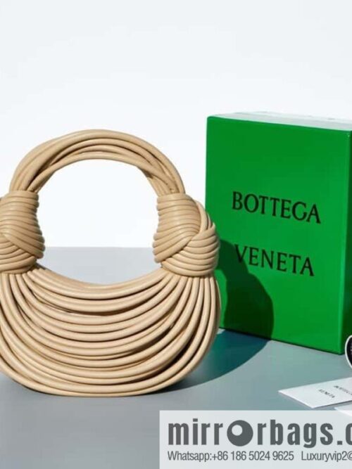 Bottega Veneta, model 680934 autumn and winter new Jodie ramen clutch bag number: 80803 #oat color