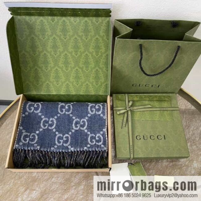 GUCCI Gucci GG pattern double-sided wool scarf 676610