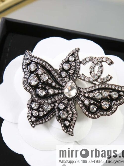 IMG_7925-800x800qjk3n3sivwp135899_20250704221605.jpg ☀️New ☑️ Chanel Double C Full Diamond Butterfly Brooch ☀️