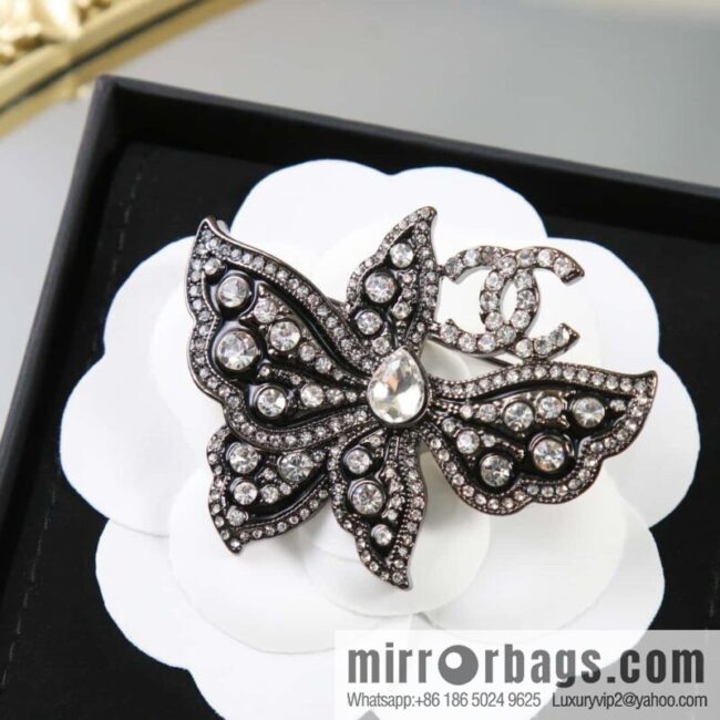 ☀️New ☑️ Chanel Double C Full Diamond Butterfly Brooch ☀️