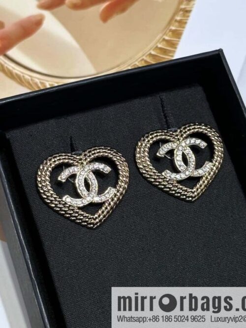 IMG_8023-800x800mfjmuk25tlw110450_20250702081235.jpg ❗️New ❗️☀️ New ☑️ Chanel c1 double C peach heart love stud earrings ☀️